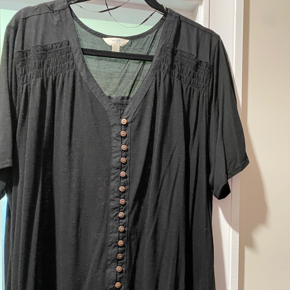Super flowy, button front shirt